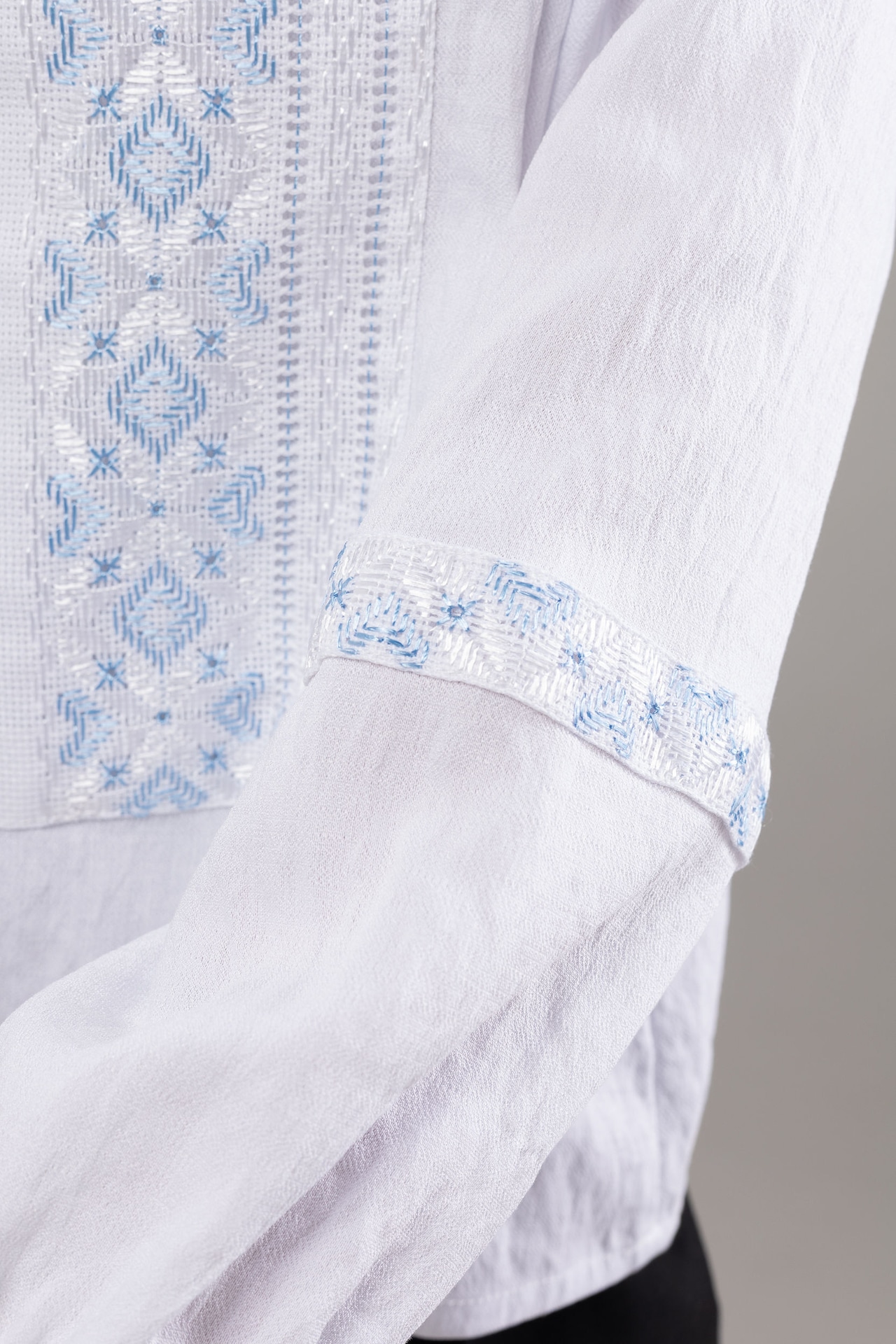 ウクライナ刺繍ヴィシヴァンカ　シルク糸　バルーン袖　手刺繍　麻　レディース・フリーサイズ - 2