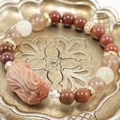 【送料無料】アラシャン瑪瑙 人魚彫刻 - ムーンストーン ストロベリークォーツ クリスタル 天然石 ブレスレット