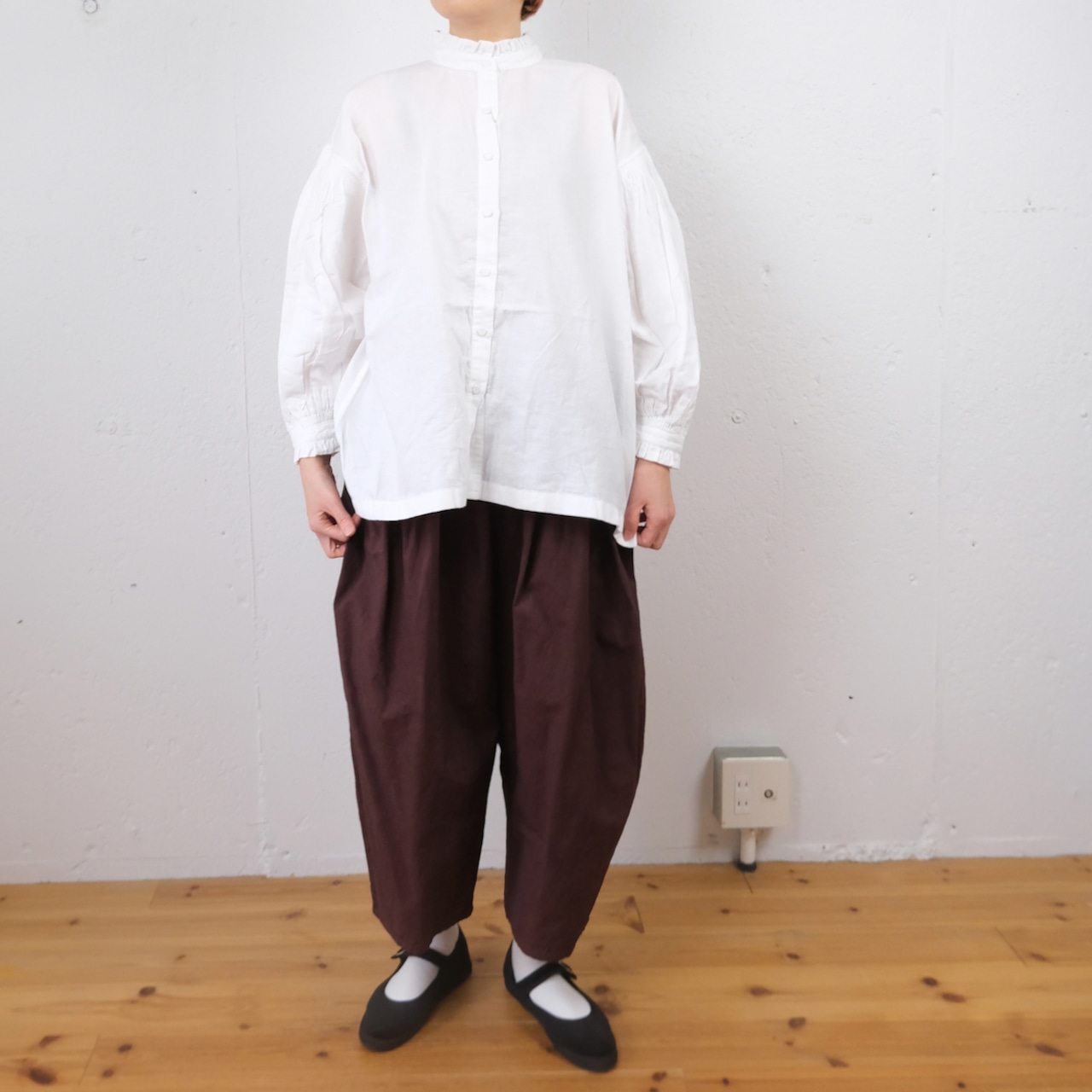 maison de soil (メゾンドソイル) カディコットン フリル襟 ピンタックブラウス