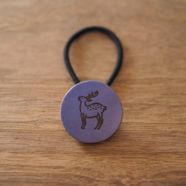 鹿の焼印ボタンゴム「丸」（藤紫色 / FUJIMURASAKI IRO）