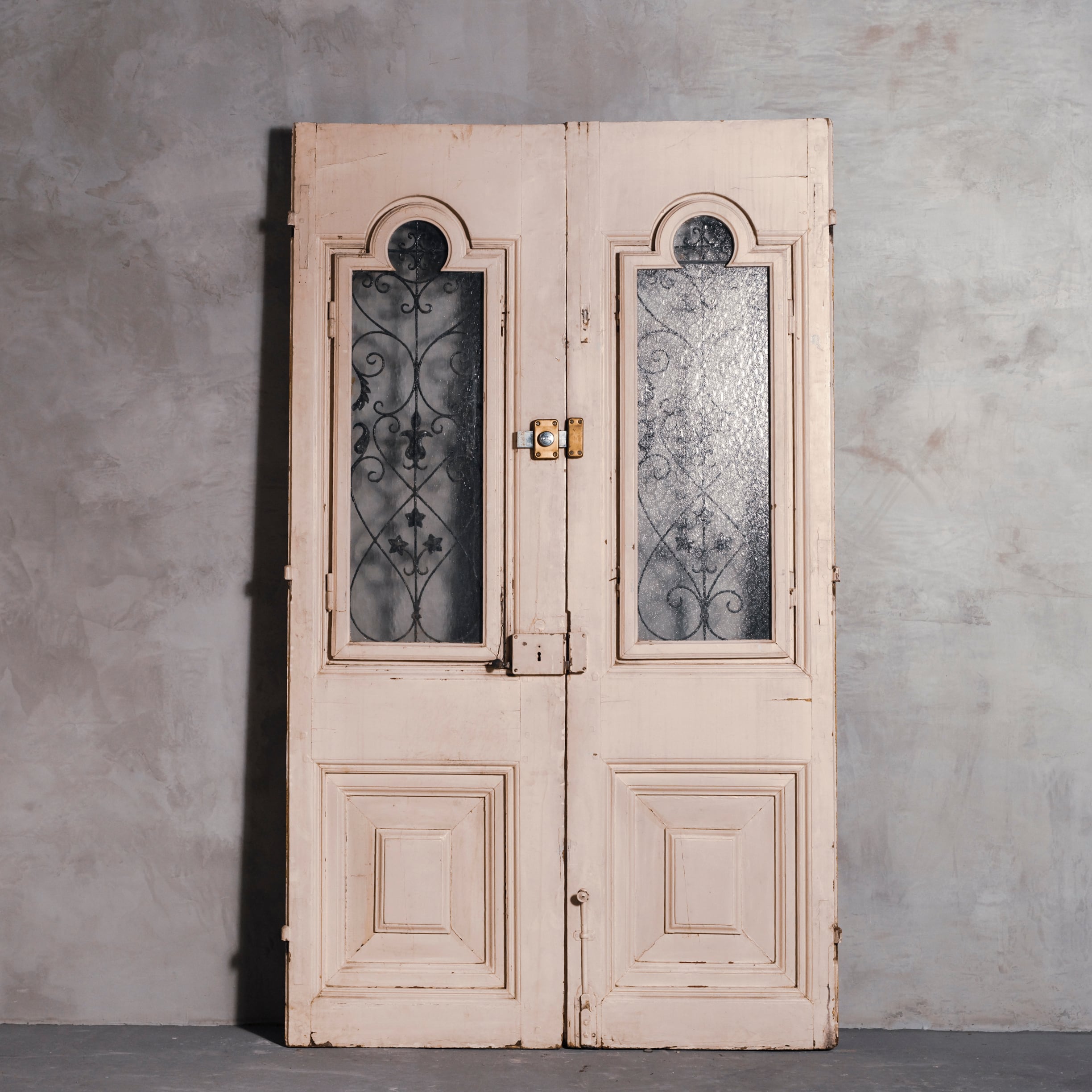 ドア/アイアンドア/ダブルドア/アンティークドア/建具/ディスプレイ/店舗什器/撮影背景/スタジオ/キュート