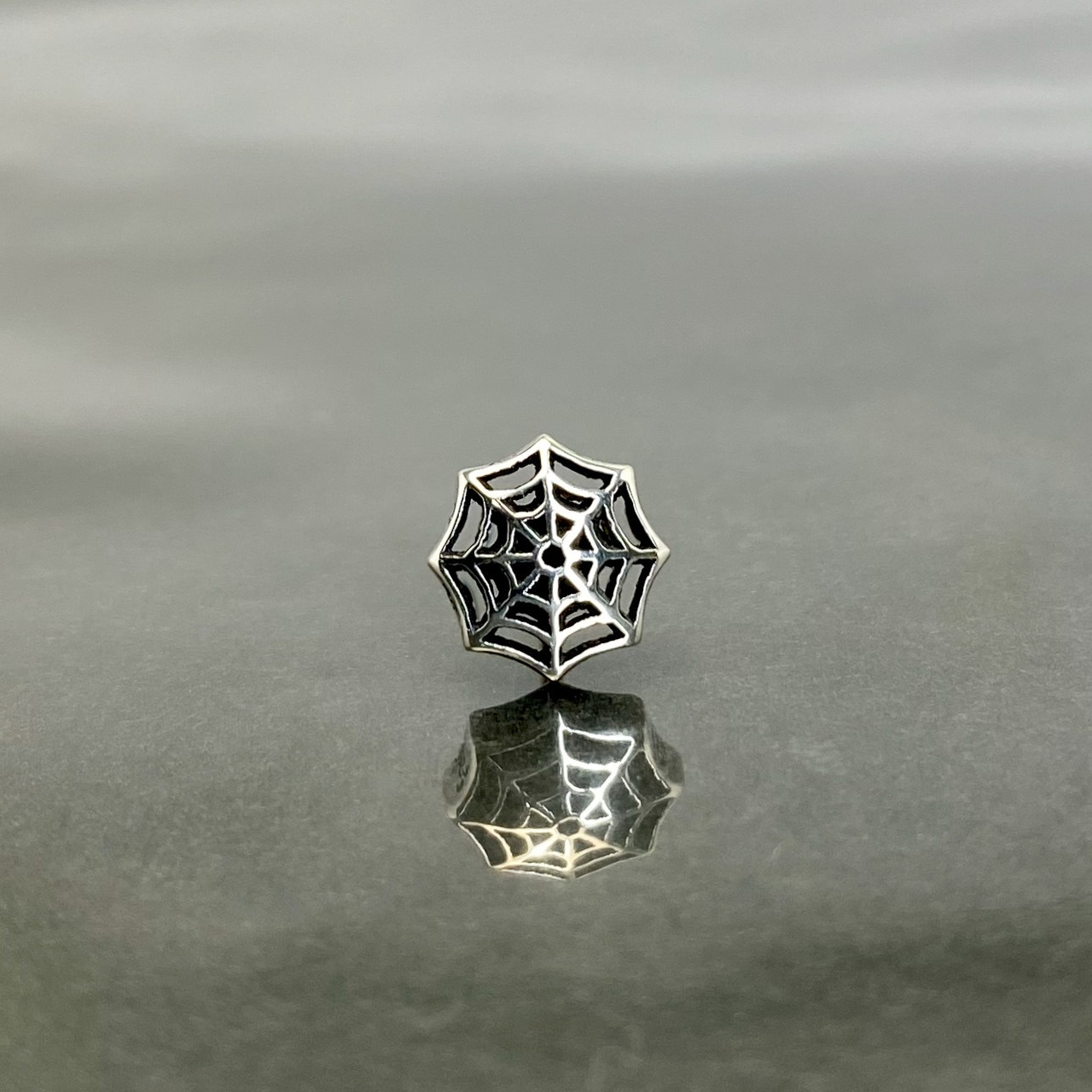 CUT OUT SPIDER WEB STUD / カットアウトスパイダーウェブピアス