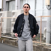 INTERIM(インテリム)襟レザーカバーオール、AUBERGE(オーベルジュ)ヒッコリーストライプパンツコーディネート