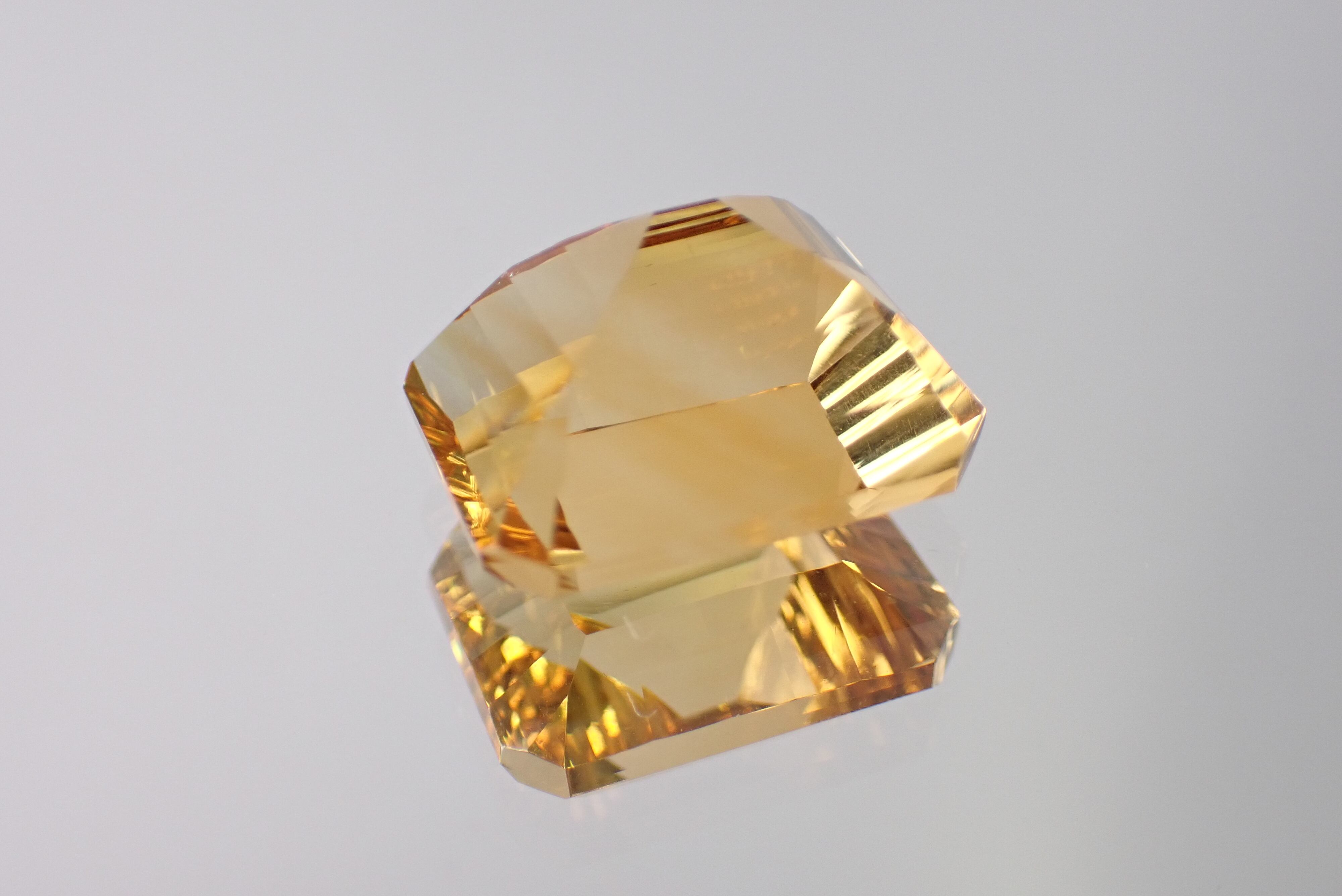 シトリン(コンケーブカット) 11.35ct [C5‐405] | differencee(ディファ