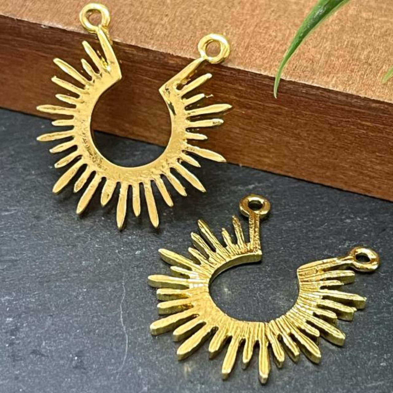 サン太陽ゴールドWカンチャーム/パーツ/両カン/ネックレス/コネクター