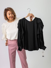 BEATRICE(袖フリルサテンブラウス）