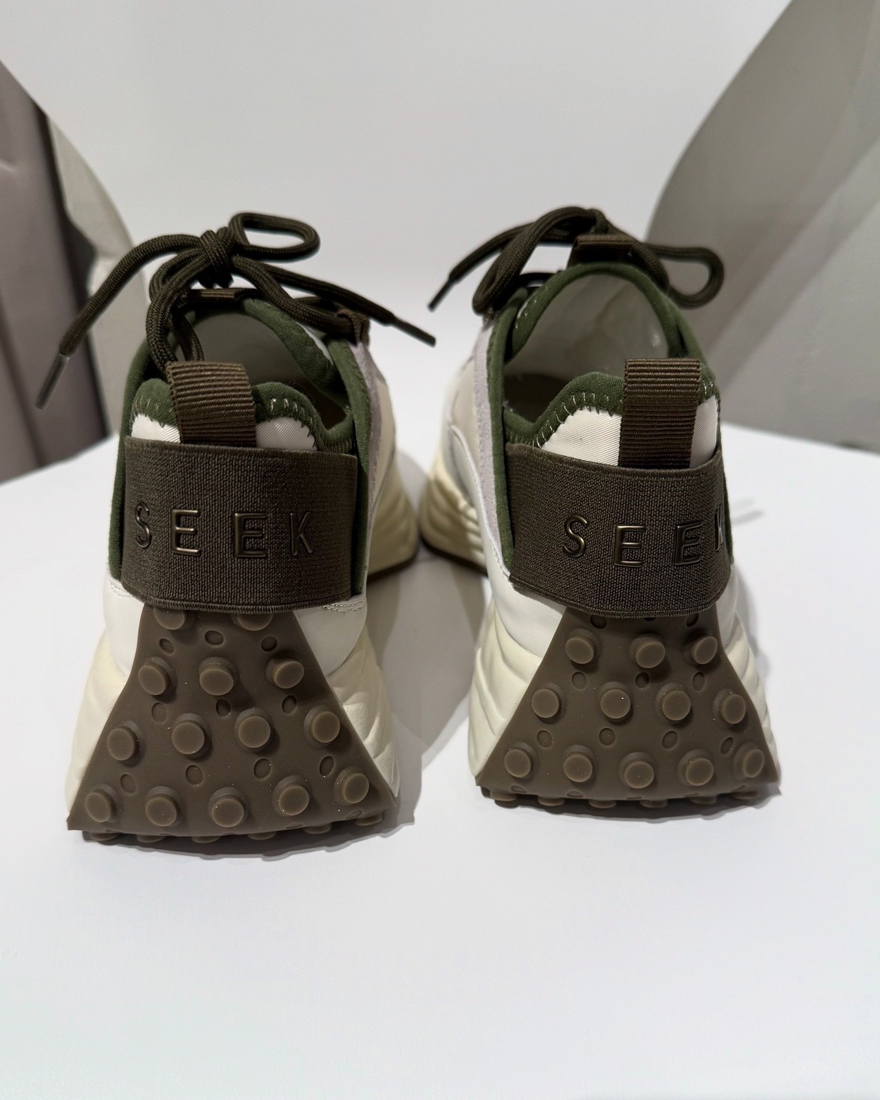 SEEK インソール配色スニーカー