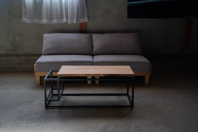 栴檀の一枚板 サイドラック付きのローテーブル