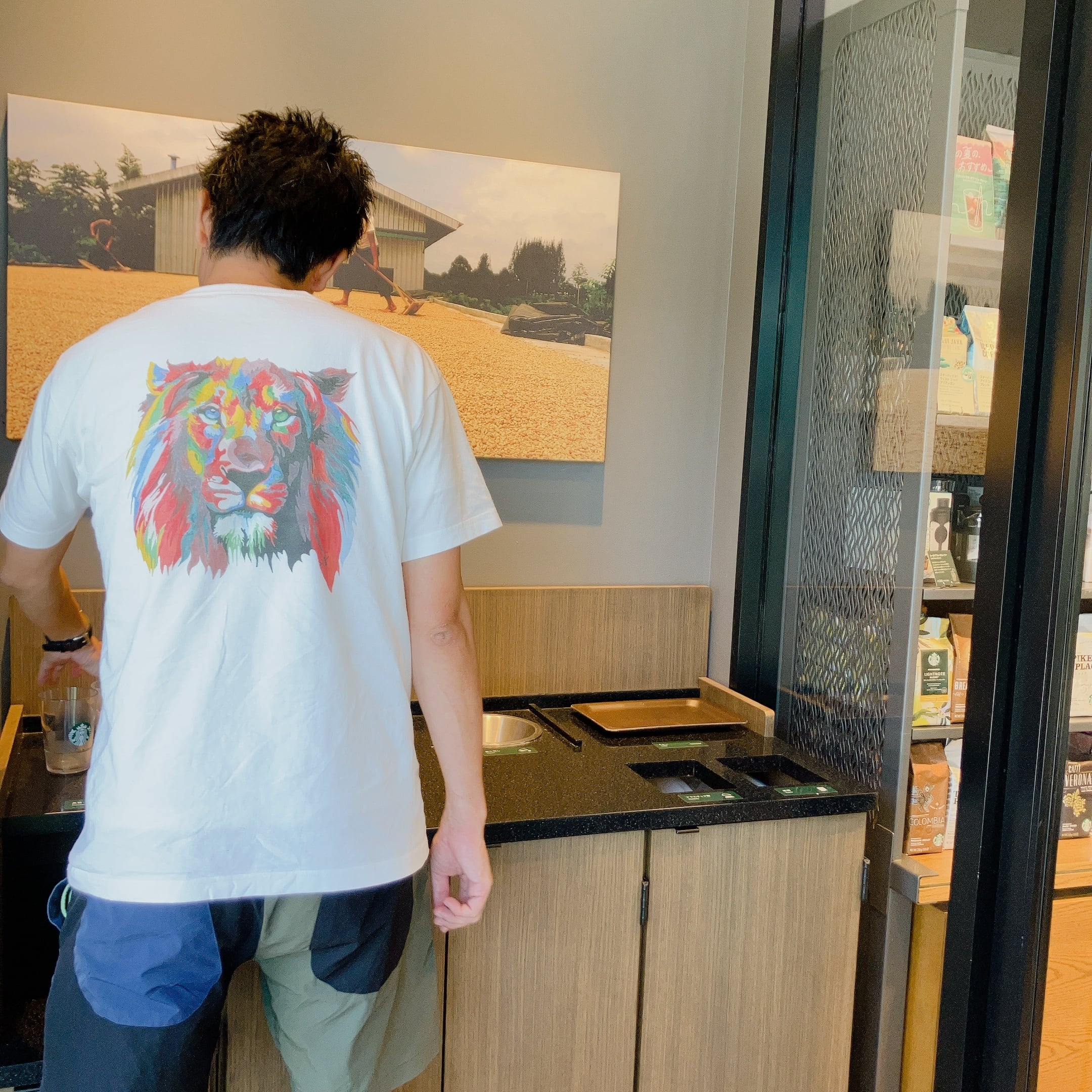 mudiboさんのライオンTシャツ