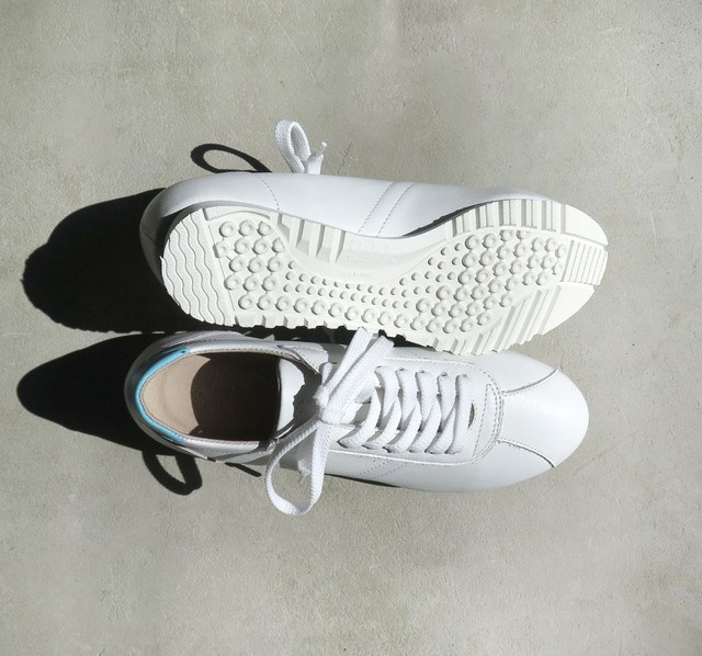 【人気の白スニーカー！】クラシックなデザインと本革の上質感！EMAのスニーカー/ホワイト×ライトブルー