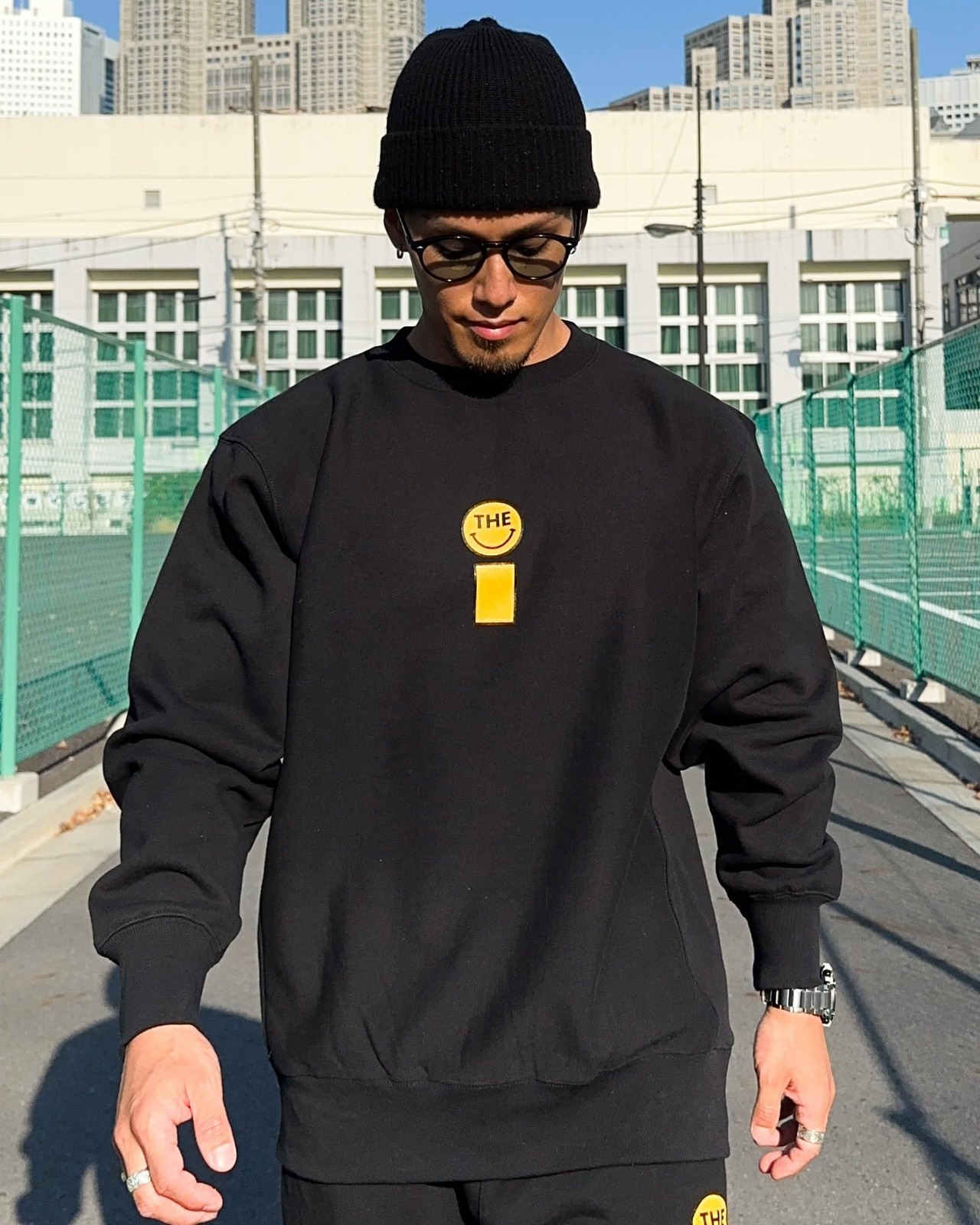 SMILEY HEAVY WEIGHT SWEAT SHIRT - BLACK
