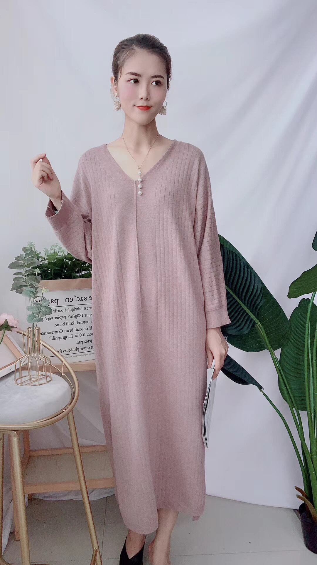 Vネックロングワンピース