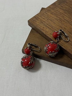 1960's Bi-Color Drooped Design Earrings
