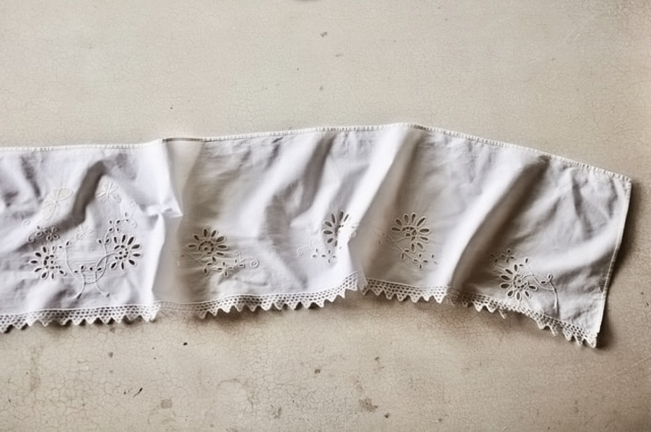 フランス 212c 檸檬色蝶々と刺繍クロス カーテン アンティーク