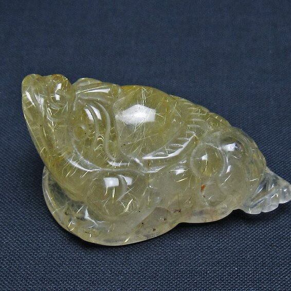 タイチンルチルクォーツ 手彫り 置物 キンセン 金蟾 一点物  おまかせ便 145-1677