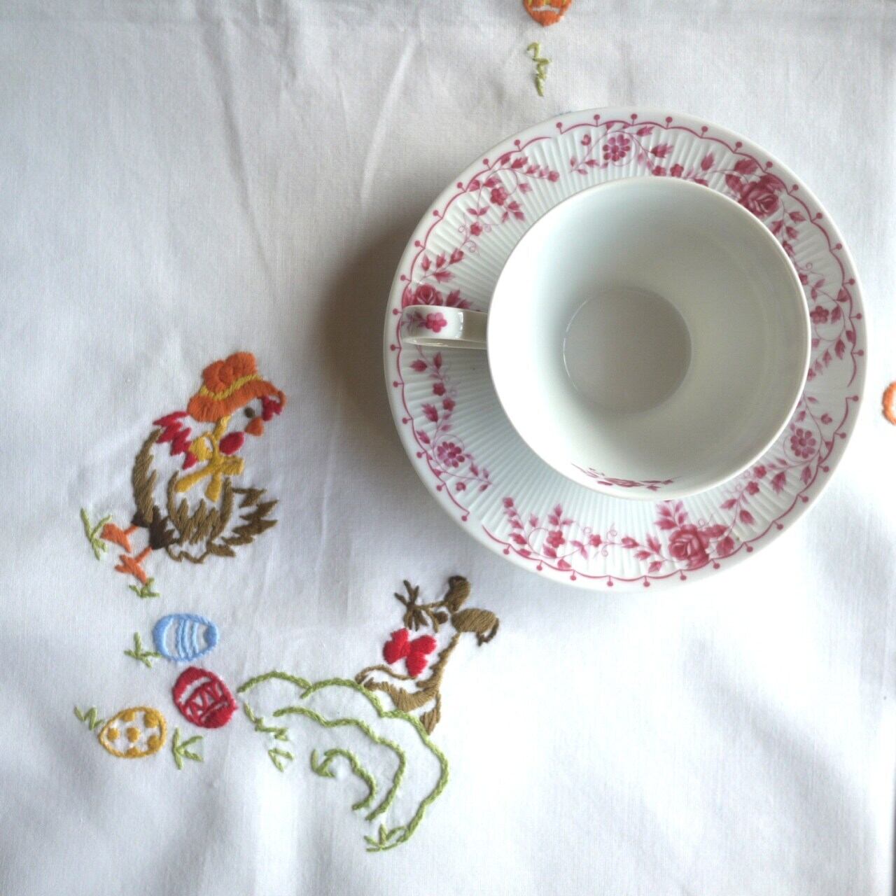 刺繍テーブルクロス イースターエッグ&にわとり ドイツ