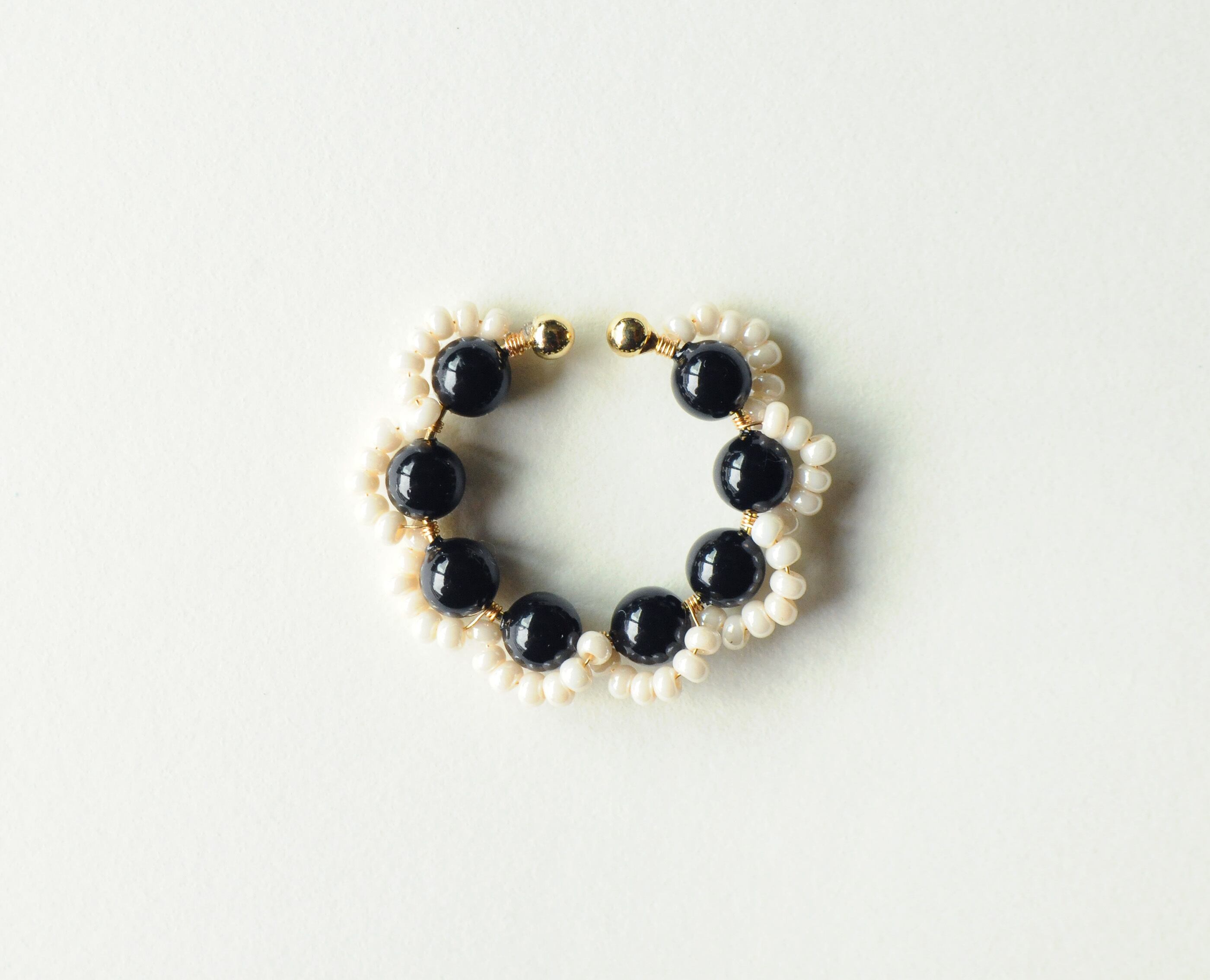 ＜Rollo～イロヅクビジュー～＞イヤーカフ『shiro×kuro』