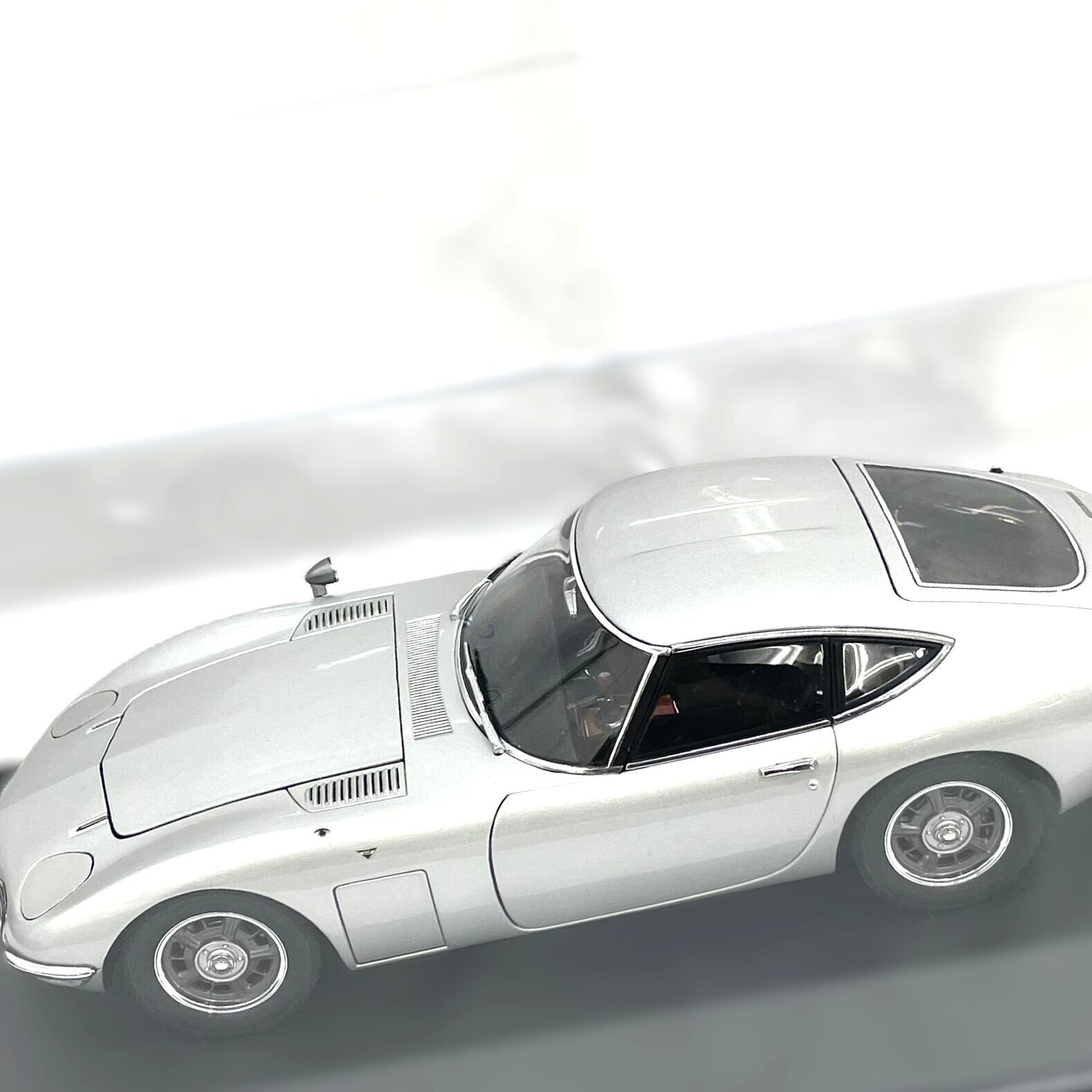 オートアートAUTOart トヨタ2000GT ＜左フェンダーミラー欠品にてお