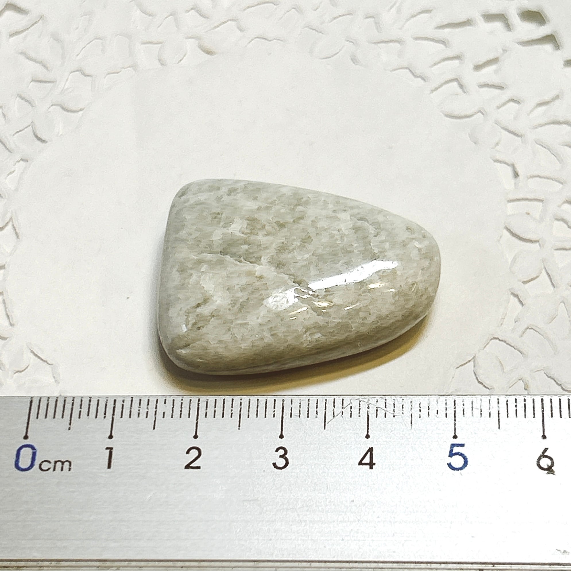 17956】 翡翠 ミャンマー産 ヒスイ ひすい ジェード タンブル 磨き石