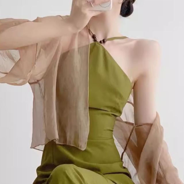 【送料無料】 カーディガン 4色 日焼け防止 UV サマーカーディガン ガウン 冷房対策 アウター 羽織り ショート 長袖 フレア袖 フレアスリーブ Vネック フレア Aライン 透け感 シースルー ホワイト アイボリー ブラック カーキ くすみカラー 大人カラー ニュアンスカラー 薄手生地 かわいい 大人可愛い 綺麗 シンプル カジュアル 大人 上品 おしゃれ お洒落 大人女子 こなれ感 エレガント コンサバ 定番アイテム 体型カバー 無地 夏 女性 レディース ママ 20代 30代 40代