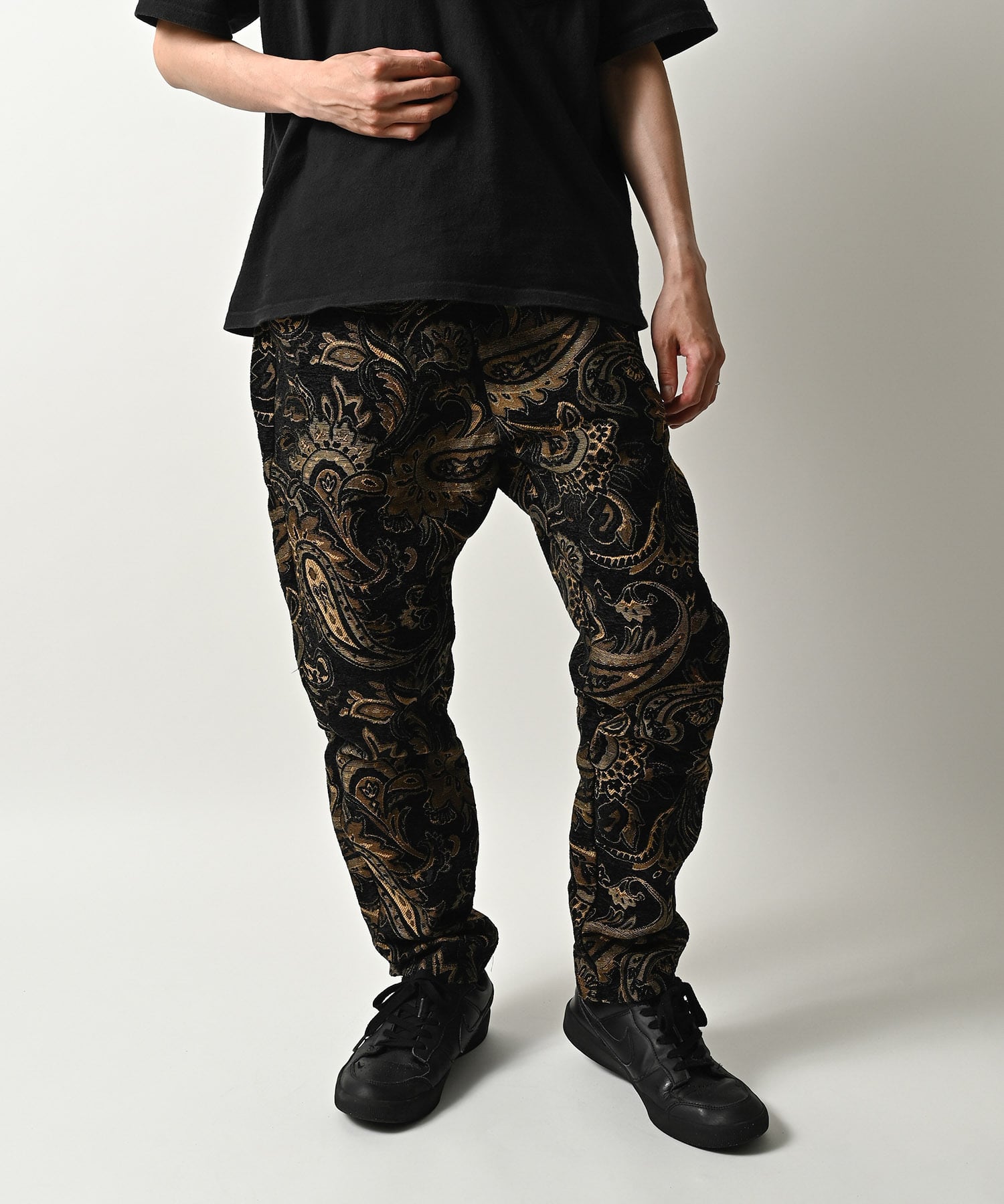 VOLUNTAS Gobelin Paisley Tapered Pants (BLK) 225014