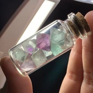 2.フローライト八面体×瓶