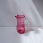 ビビッドピンクの水差し