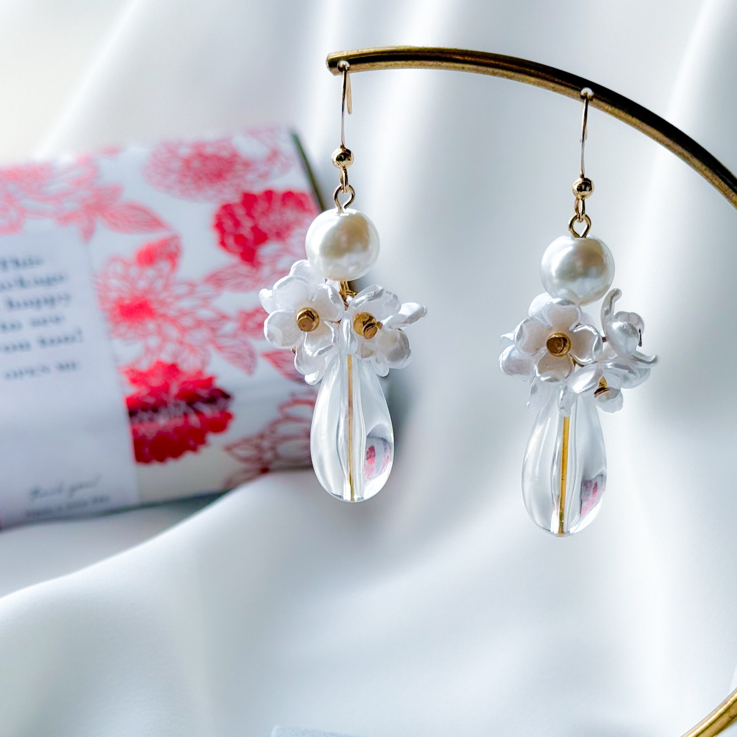 パール ホワイトフラワー ブーケ ピアス/イヤリング】 | Mauloa Nalu