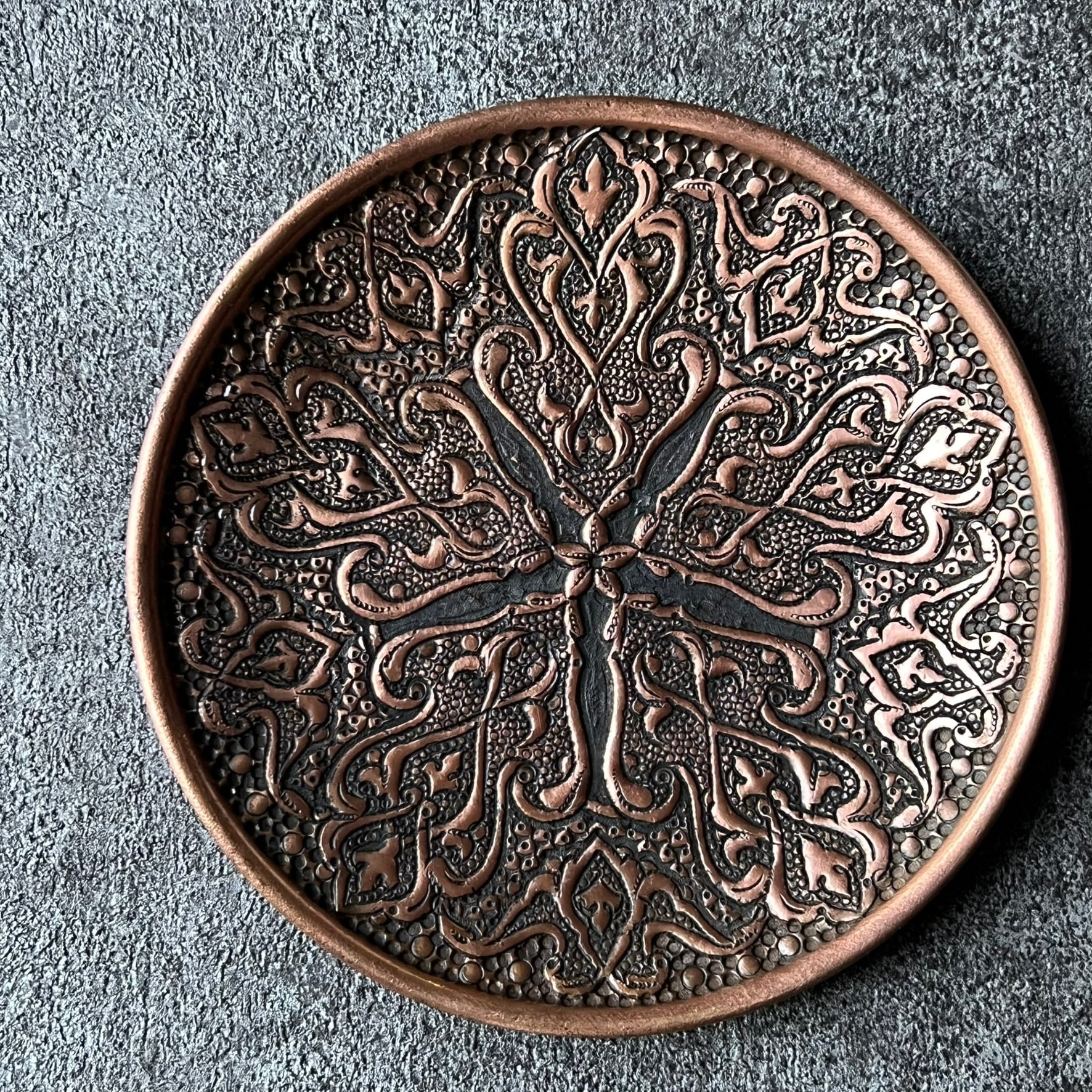 ペルシャの銅皿（ガラムザニー）Φ15cm 飾り皿 トレイ【GHALAM ZANI
