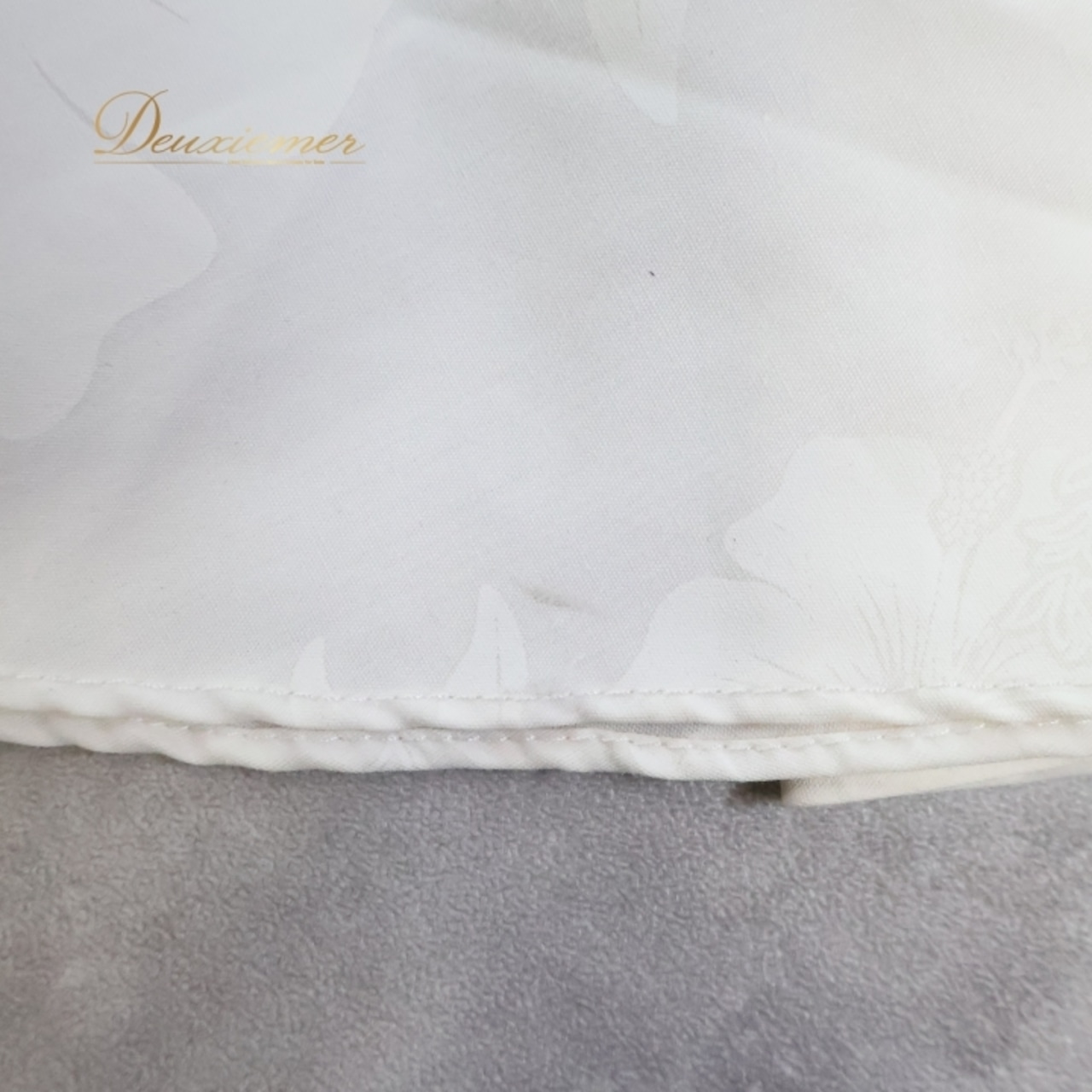 フラダンス 衣装 ワンピース ドレス Royal Creations ホワイト系 ハワイ製 チューブトップ ワンカラー ハイビスカス柄 ラウアエ柄 フリル かわいい 華やか 明るい 白 ハワイアン アロハ ハワイアンプリント フラ ダンス レッスン 練習