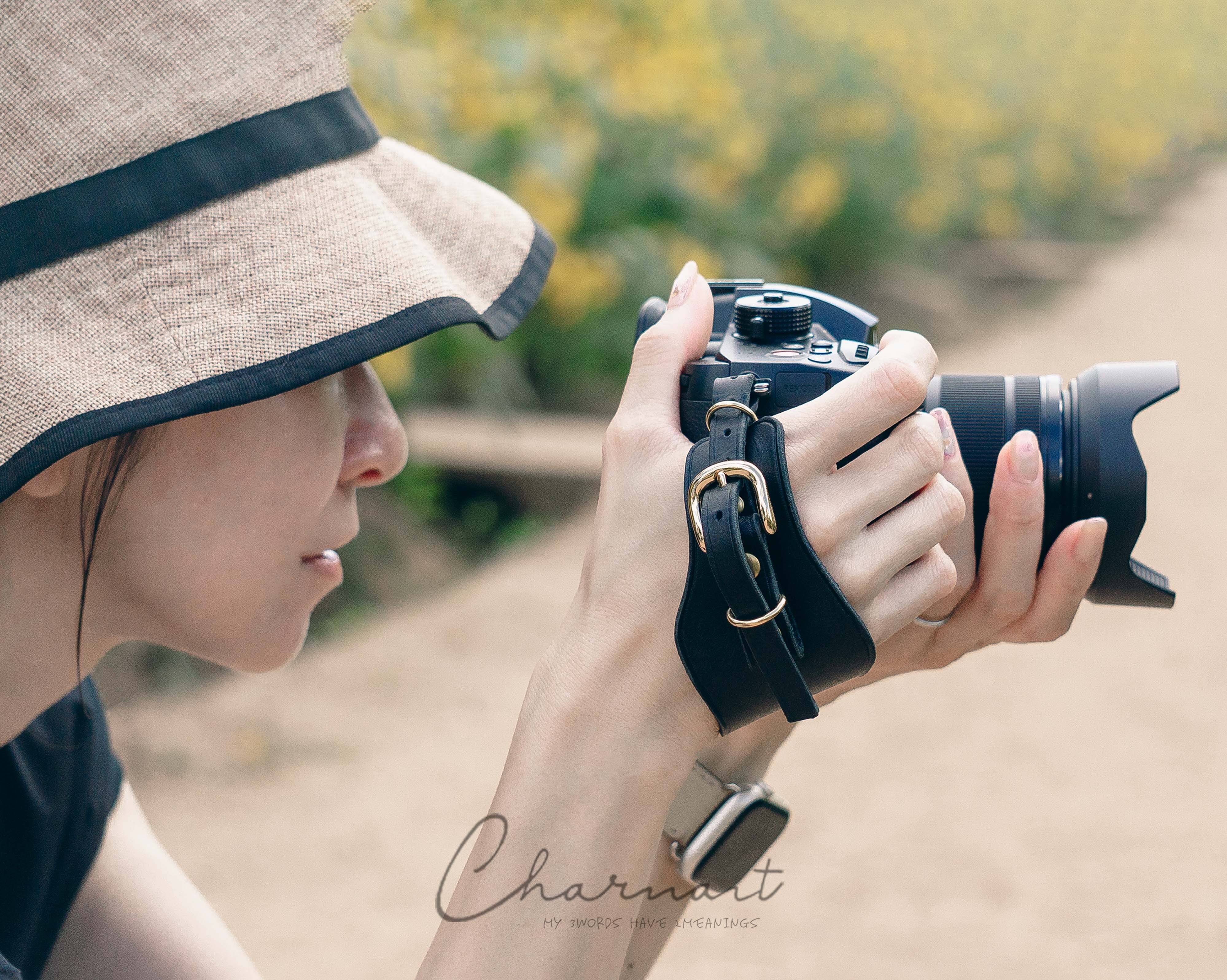 カメラハンドストラップ/一眼レフ・ミラーレス対応 | atelier CHARMANT