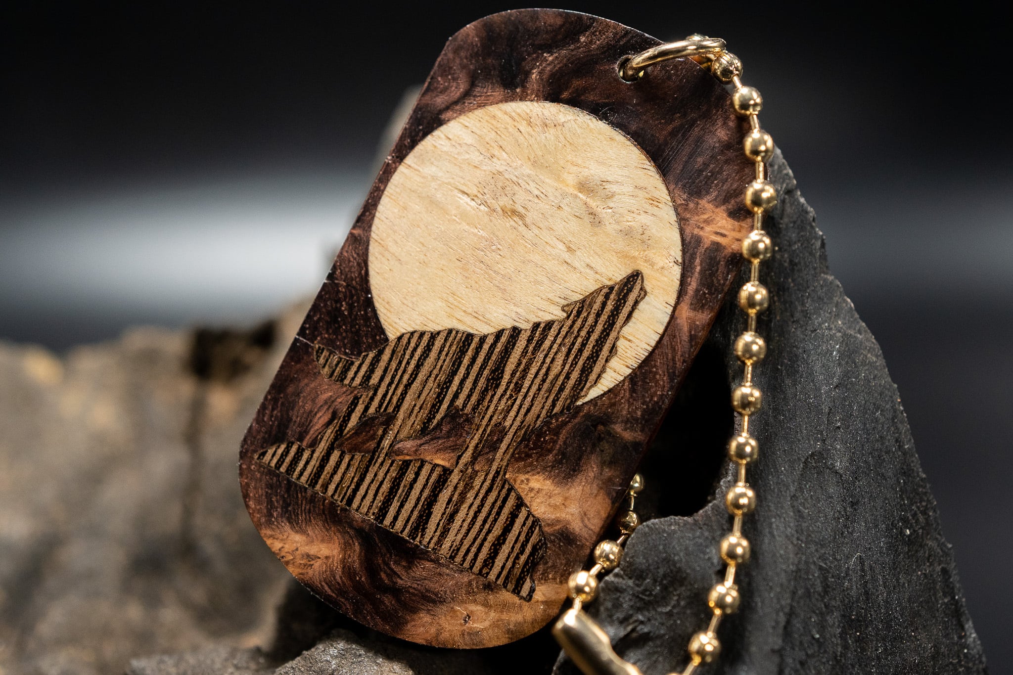 【最高峰の瘤材】ホンジュラスローズウッド瘤杢 ドッグタグ 象嵌 月と狼