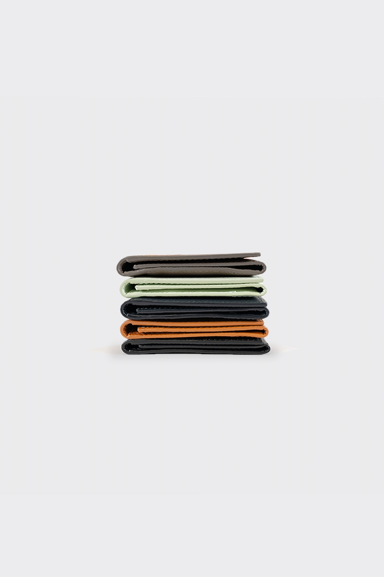 長財布史上最小・最薄。大容量なのに薄いまま使える究極の長財布　Minimalism Wallet Long　