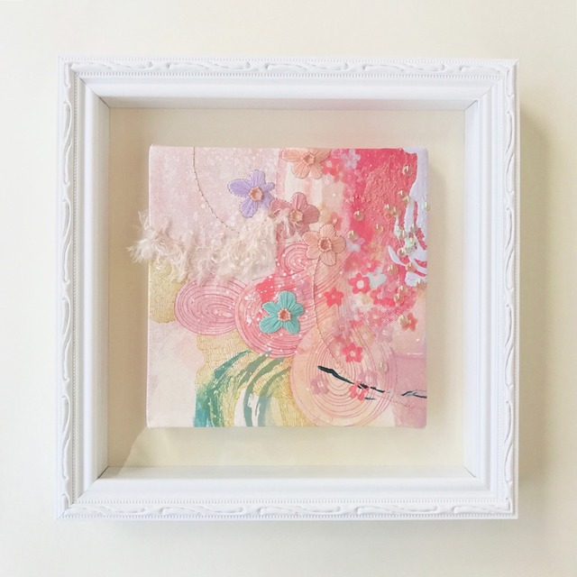 刺繍入り絵画「気づくとすぐそばに。」（額入り）