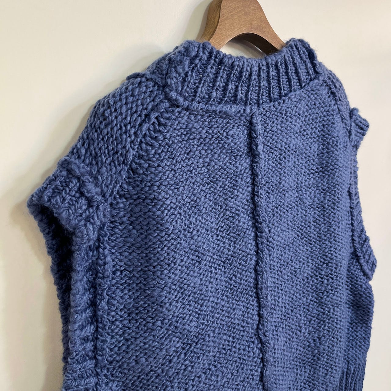 COMM.ARCH. コム・アーチ HAND FRAMED CHUNKY VEST 手横編み機