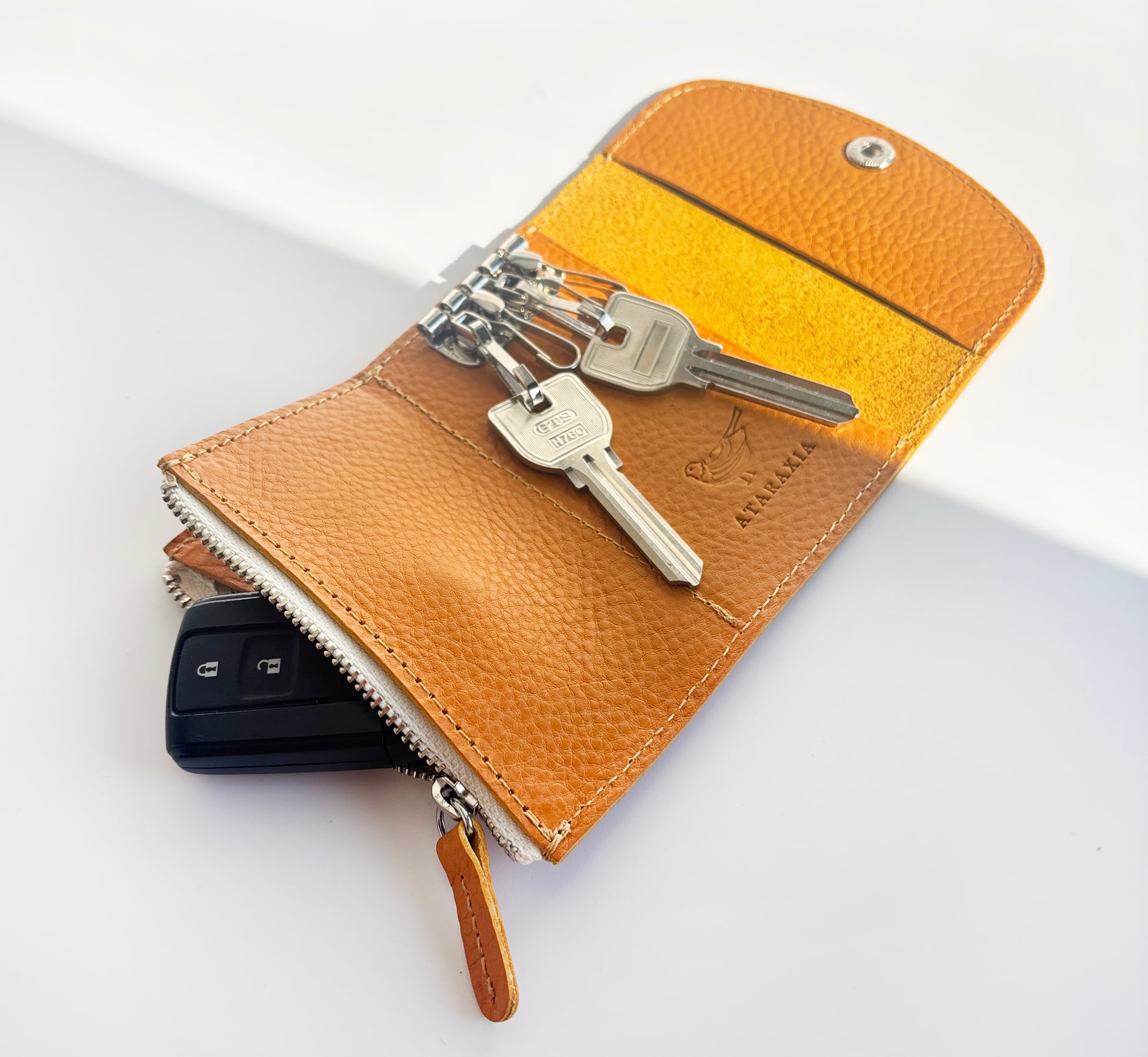 革系　小物　バラ売り　専用 革製品ブランド【genten】より、スウェーデンの陶芸作家リサ・ラーソン