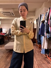 bruestle ベージュレトロプリントシャツ