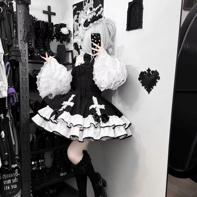 漆黒と純白の幻想 付け袖レース装飾ゴスロリドレス