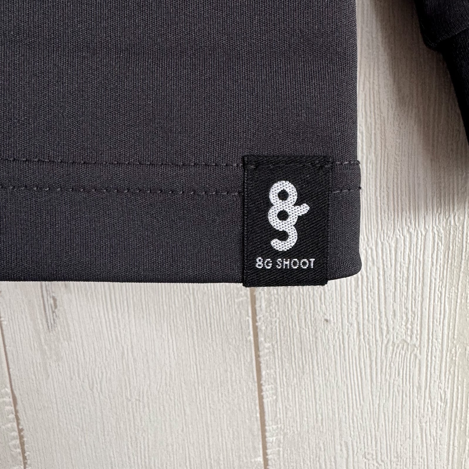 LOGO PRINT MOCK NECK L/S TEE -CHARCOAL / BLACK- | 8G SHOOT WEBSTORE