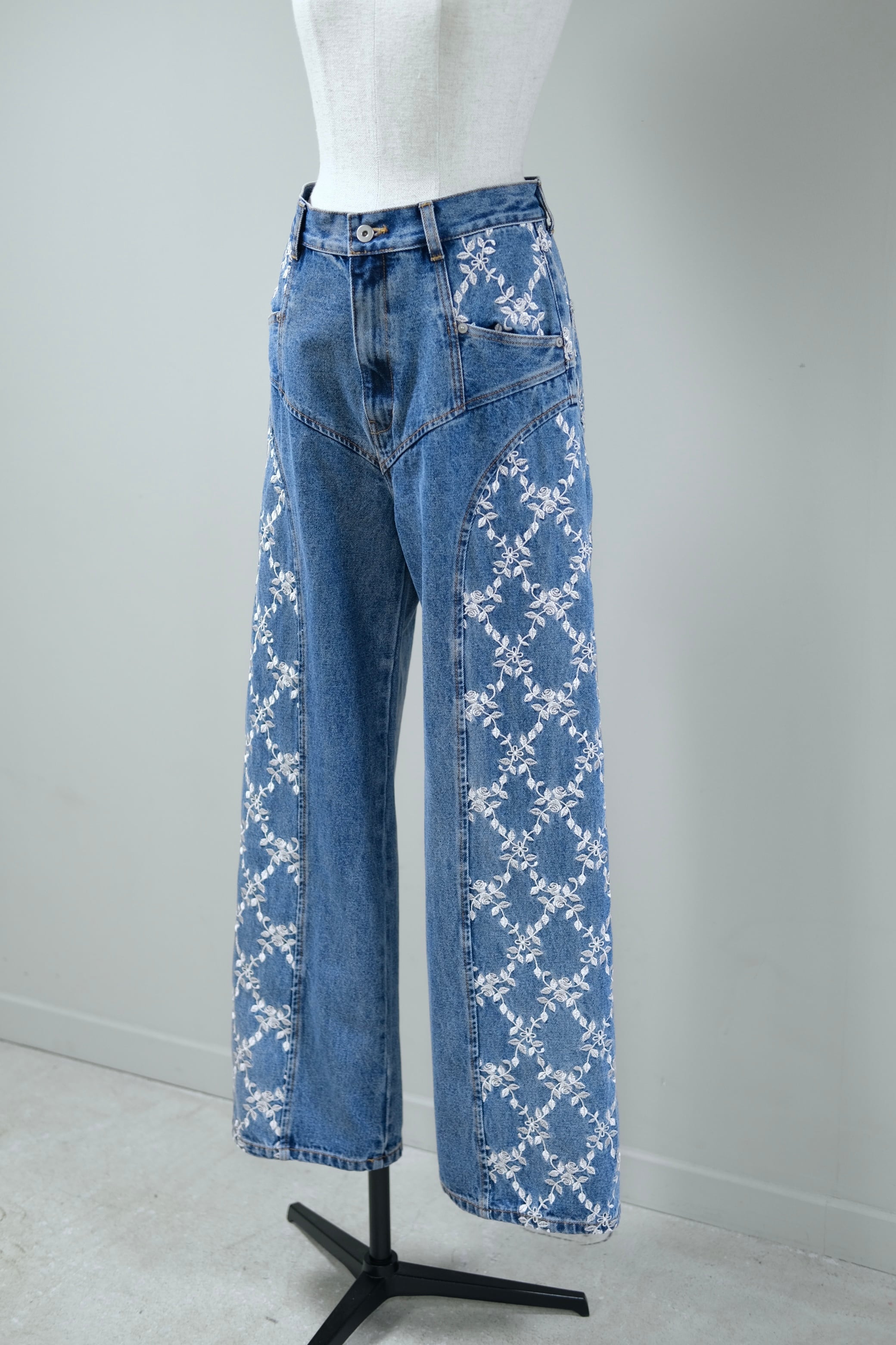 FETICO】FLOWER EMBROIDERED WIDE JEANS - indigo - | loop