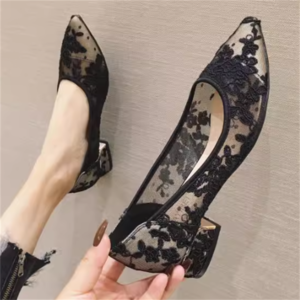 【送料無料】 シューズ 靴 パンプス 2色 ローヒール ポインテッドトゥ レース シースルー 透け感 クラシカル エレガント 可愛い 大人可愛い きれいめ シンプル カジュアル シック コンサバ 華やか 大人 上品 おしゃれ お洒落 こなれ感 高見え 高級感 花柄 春 夏 20代 30代 40代 レディース 女性 デート お出かけ 女子会 お呼ばれ 休日 お茶会 授業参観 結婚式 二次会 パーティ 演奏会 デイリーユース 普段使い オルチャン 韓国系 ファッション 薄手生地 スタイル 定番 インスタ映え