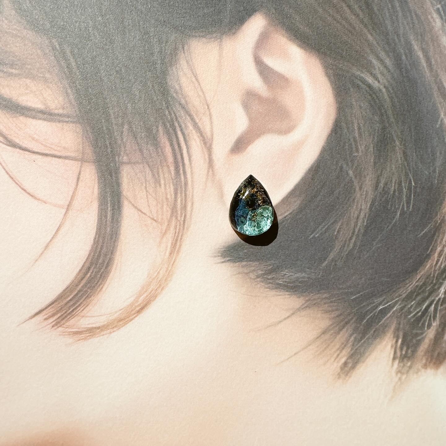 No.050 水彩レジンしずく型ピアス、イヤリング（夜空） | 菜の花工房