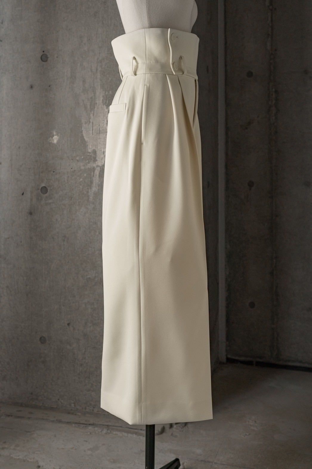 CUMMERBUND PANTS(CREAM) ご注文から一週間前後で発送 | roughlow 