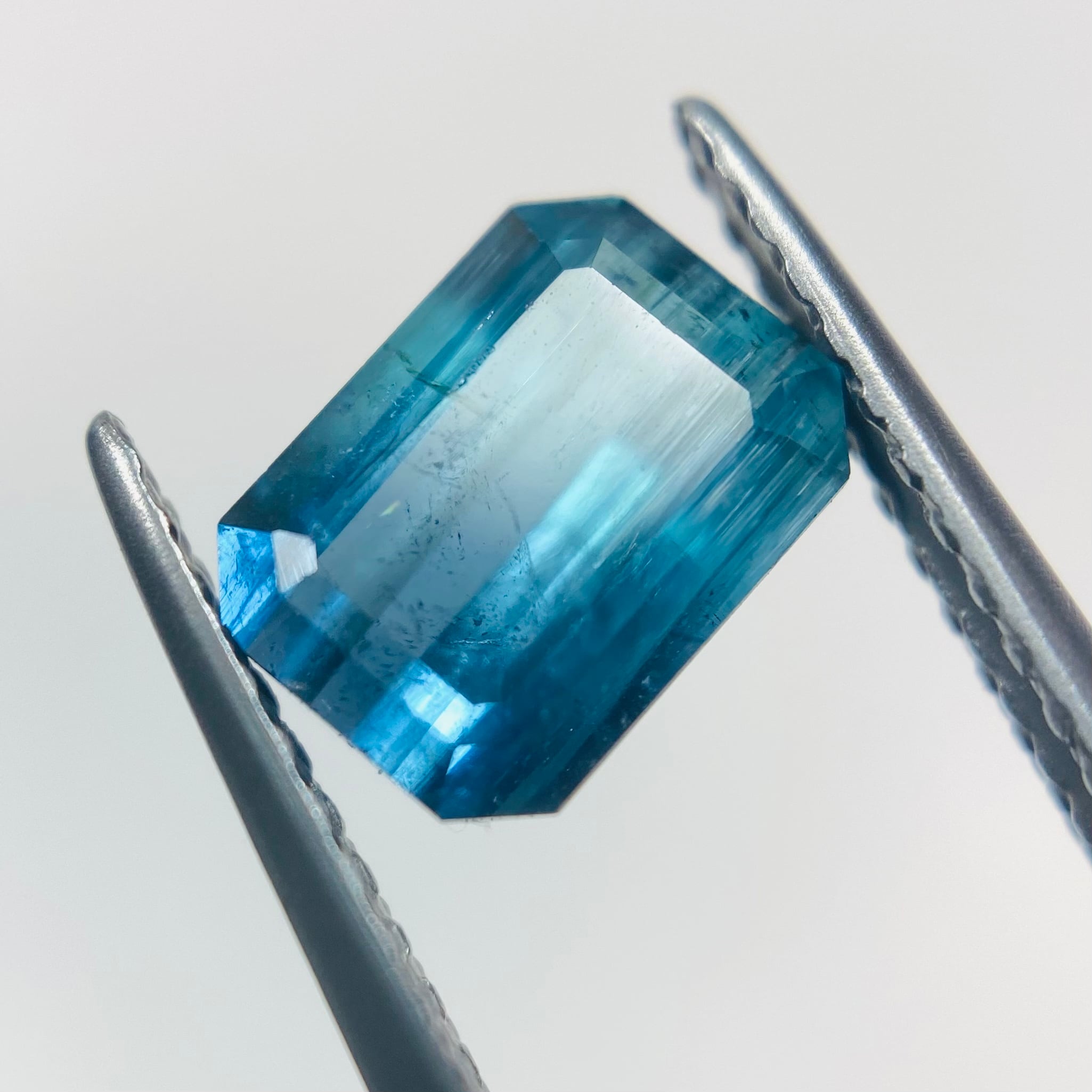 鮮やかで深い海　バイカラートルマリン