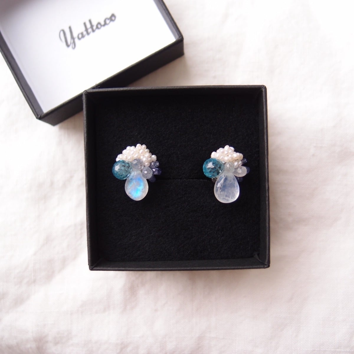 【天然石刺繍/イヤリング】blue sapphire × blue moonstone × london bluetopaz × pearl