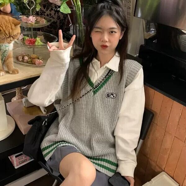 レトロ カラー で おしゃれ度 アップ 韓国 スクールガール ニット ベスト ｖネック メンズライク ストリート Y２k 制服 体型カバーゆるダボ Lamitte Deco トレンド 韓国ファッション ショップ Base店