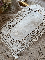 フランスVintage ドイリー 24.4cm×16cm ニードルポイント ニードルレース 敷物 インテリア ハンドメイド素材 フラワー
