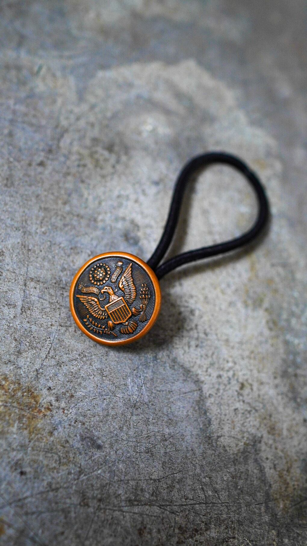 Tiffany&co. ヴィンテージ ブロンズ ミリタリー ボタン & ヘアゴム Tiffany&co. ヴィンテージ ブロンズ ミリタリー ボタン & ヘアゴム