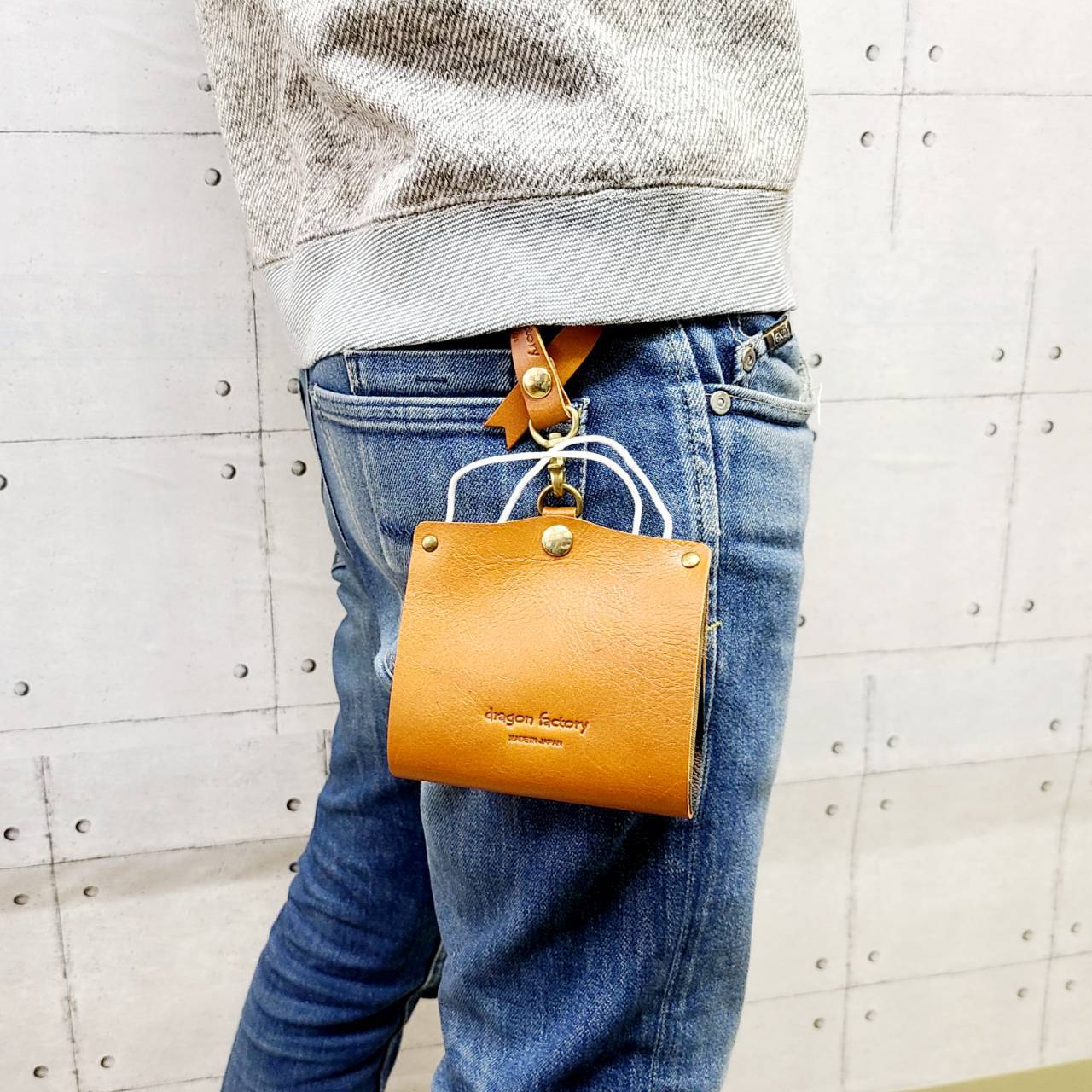 レザーマスクカバー大(ネイビー)【HASAMU】 布マスク用 裏生地仕様 LeCoeur