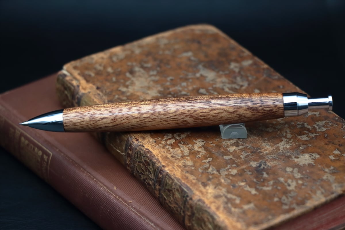 神が宿る木 ハワイアンコア カーリー 縮杢 2・Pencil 0.5mm」木軸